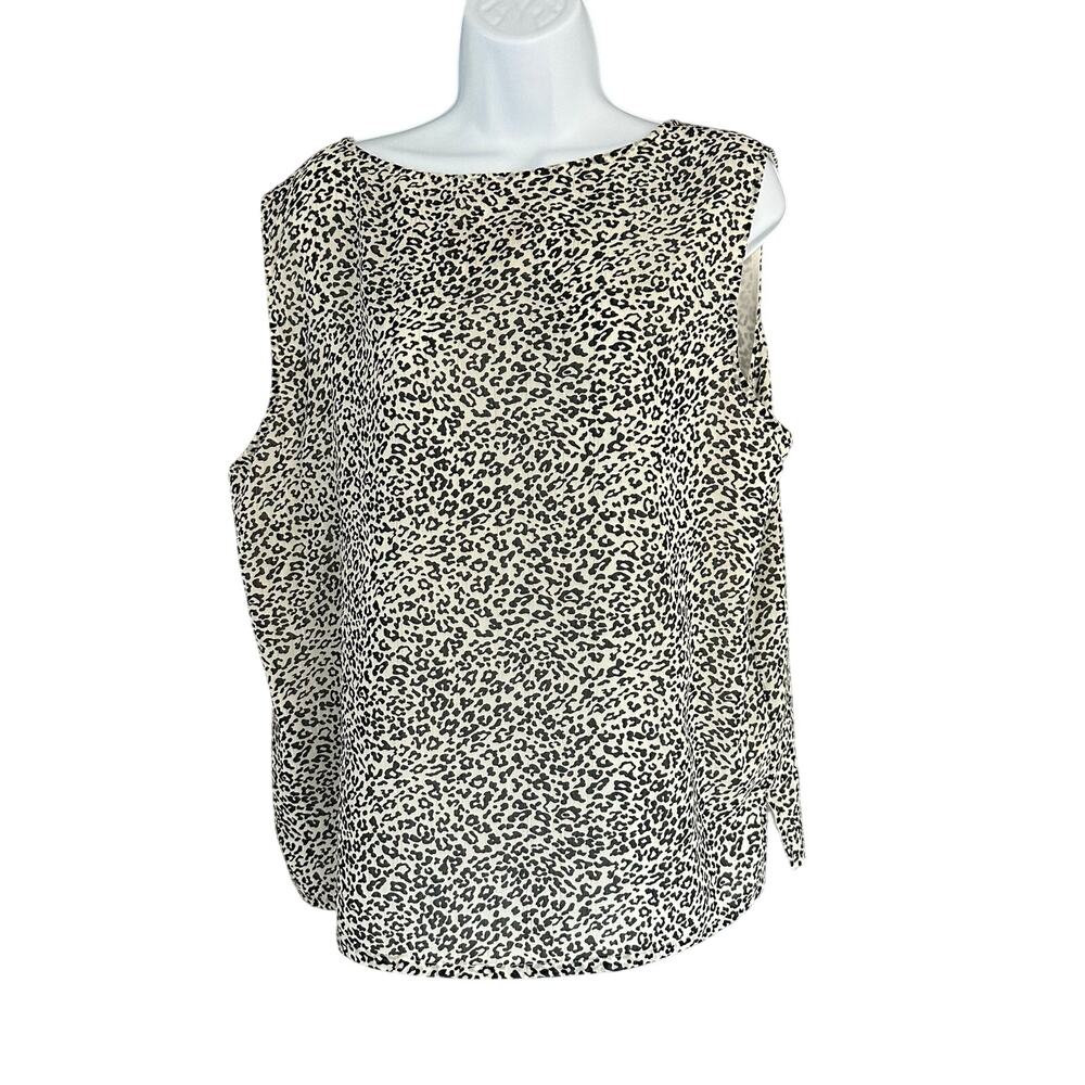 Chic Leopard Print Sleeveless Blouse